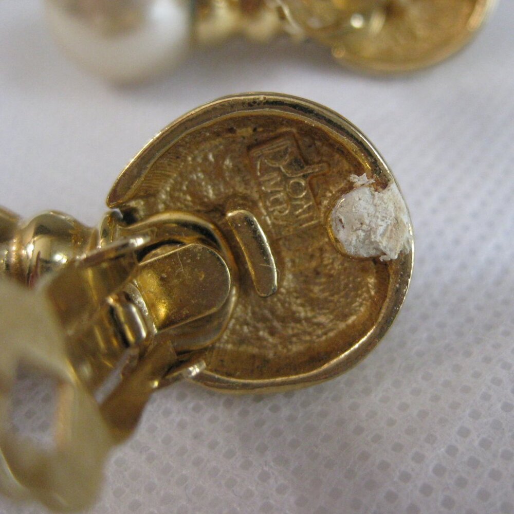 Vintage Joan Rivers Collection Gold Tone Faux Pearl Clip on Earrings - Picture 8 of 9
